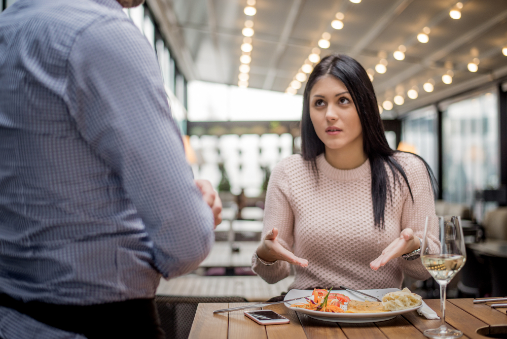 Why Bare Tables Don’t Work In Restaurants