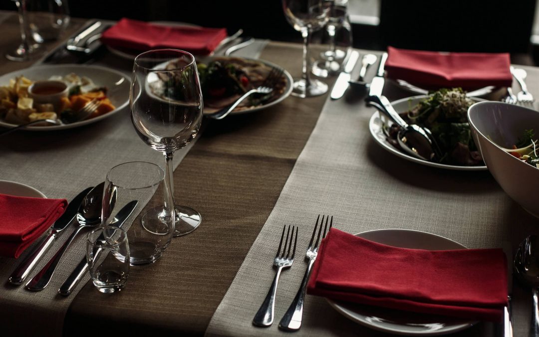 New Season, New Vibe: Using Linen Colors to Brighten Your Dining Room